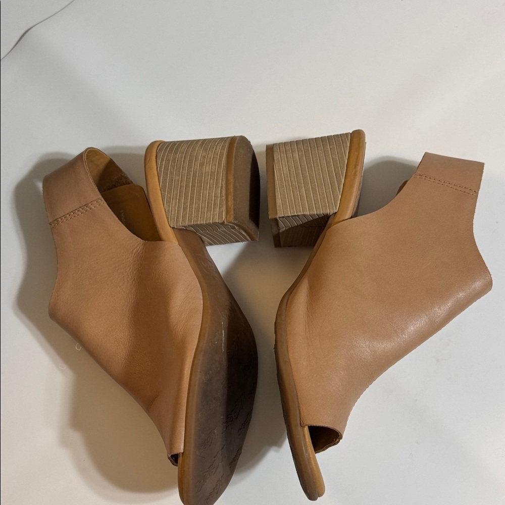 Kork-Ease Tan Open-Toe Mules - Picture 4 of 8
